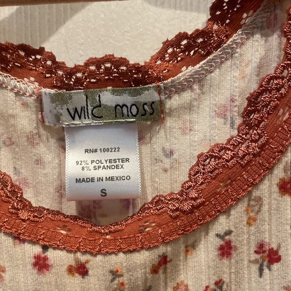 Wild Moss Tank-top w/ Lace - Picture 2 of 2